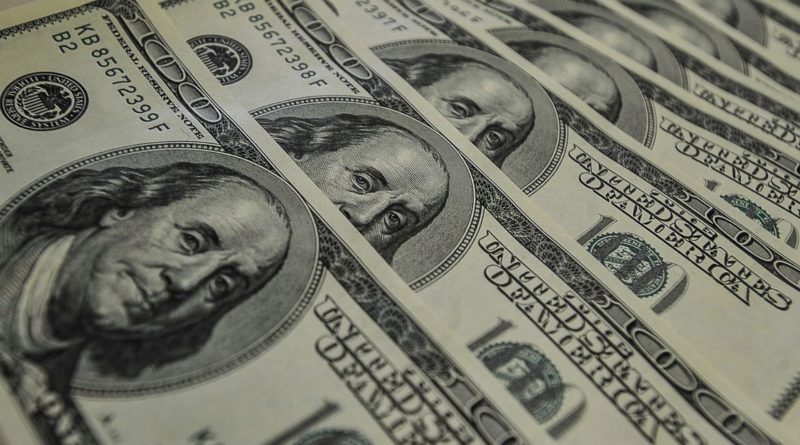 Segunda-feira de pânico no mercado financeiro tem queda expressiva na Bolsa e dólar termina o dia em alta 
