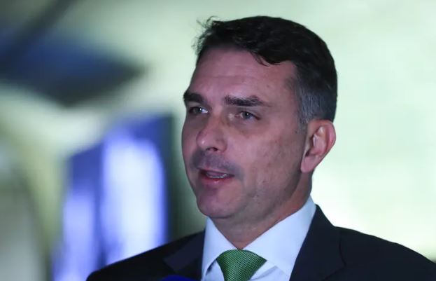 Xadrez político: lista de Flávio Bolsonaro confirma Arthur Lira, exclui Ciro Nogueira e define 47 nomes ao Senado