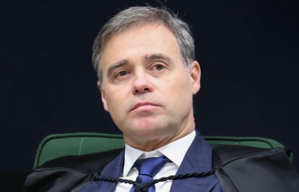 André Mendonça cobra Fachin sobre o rumo das investigações do Master e do INSS
