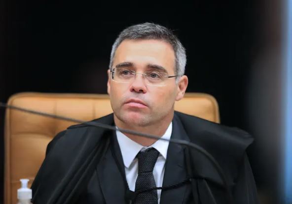 Ministro Mendonça avalia pedir investigação contra Moraes no STF