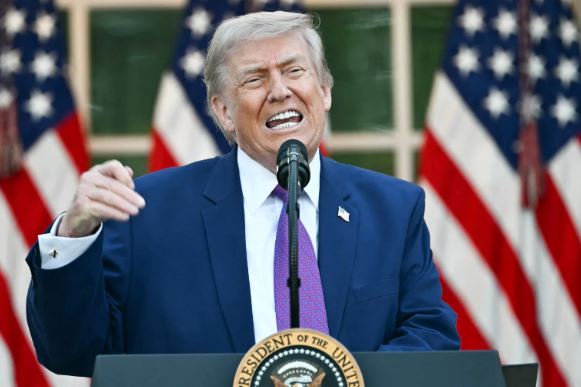 Trump rejeita acordo iraniano para reabrir Estreito de Ormuz e diz que novos bombardeios estão por vir, e região teme perigosa escalada