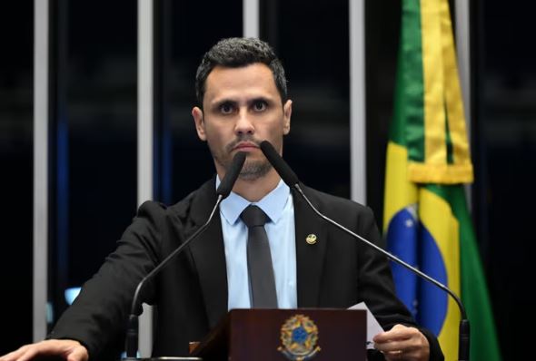 Cleitinho domina sucessão estadual mineira e vence todos os duelos diretos em nova pesquisa