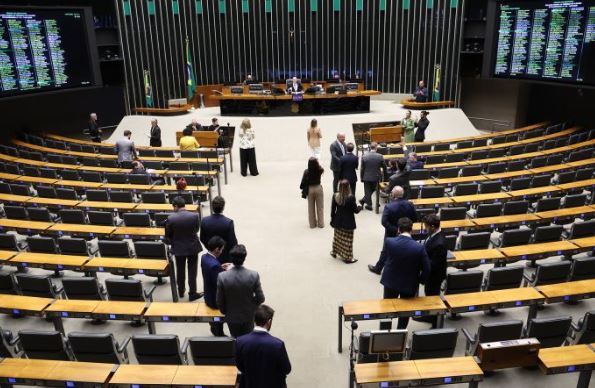 PEC da Maioridade Civil e Penal: deputados iniciam comissão especial para avaliar redução para 16 anos