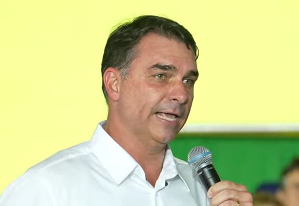 ‘Só sabem jogar sujo’: Flávio denuncia fraude após ser filiado a rival, e TSE manda investigar