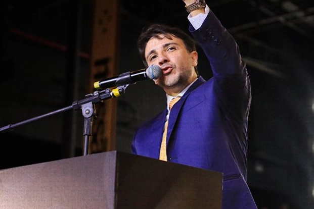 Dias Toffoli restringe redes de Renan Santos, barra fundo eleitoral e proíbe ida a debates