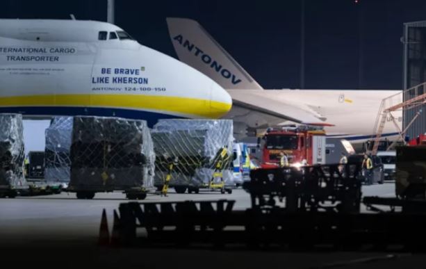 Drone com explosivos em aeroporto da Alemanha eleva suspeitas contra a Rússia em centro logístico da OTAN
