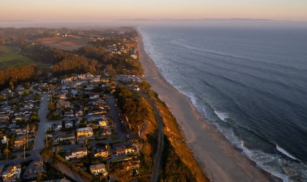 Terremoto atinge o litoral norte da Califórnia em meio a uma onda de tremores por todo o estado americano