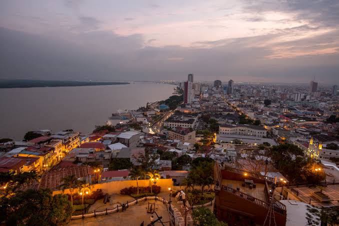 País da América Latina sofre com fenômenos inéditos e mar “louco” devido ao El Niño