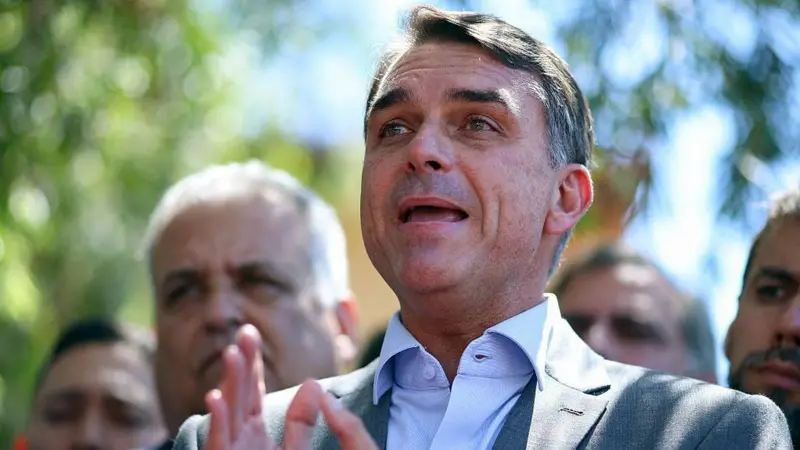 Nome de Flávio Bolsonaro surge em lista de voo privado suspenso na Argentina rumo aos Estados Unidos