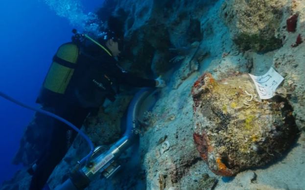 Misterioso objeto é encontrado no Mar do Mediterrâneo e chama a atenção de arqueólogos
