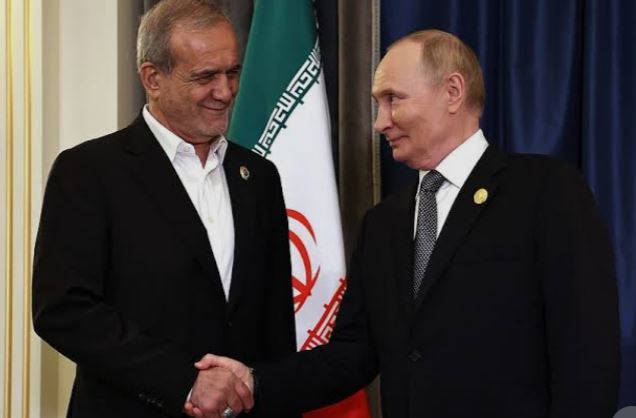Putin e Pezeshkian ampliam cooperação bilateral em meio à tensão no Oriente Médio