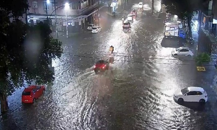 Chuva Forte Provoca Alagamentos No Rio Clm Brasil