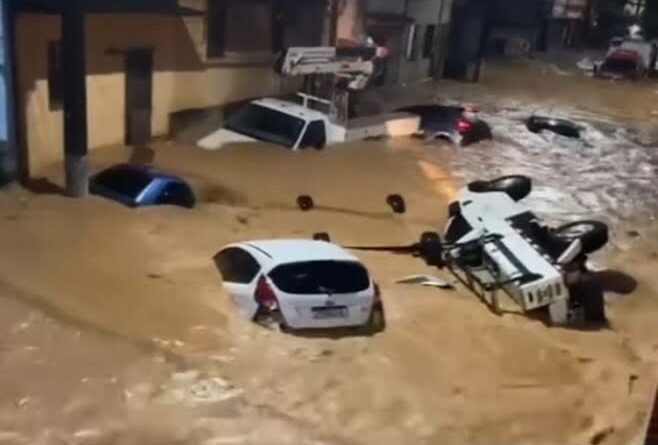 Fortes chuvas no  Espírito Santo deixa 20 mil pessoas fora de casa e dezenas de mortos