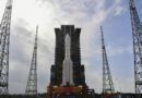 China prepara lançamento de missão de alto risco ao lado “oculto” da Lua