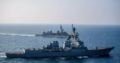 Houthis abrem fogo  contra navios dos EUA e Israel no Golfo de Aden