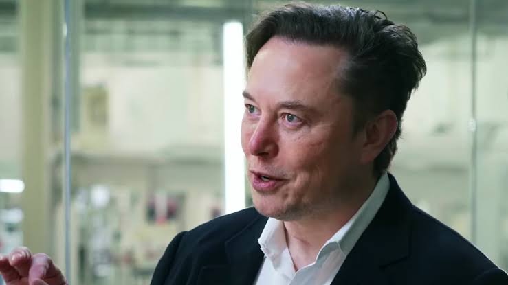 Defensoria pede que Elon Musk pague multa de R$1 bi por ataques a democracia