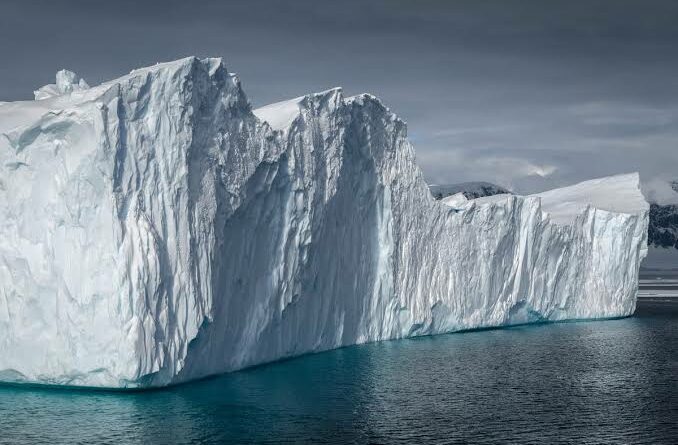 Plataforma de gelo da Antártica do tamanho da França move-se repentinamente deixa os cientistas assustados