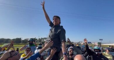 Bolsonaro participa de motociata em Ribeirão Preto neste domingo