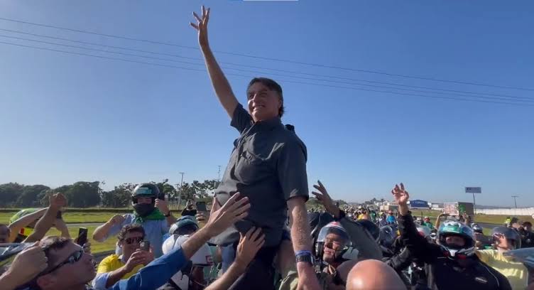 Bolsonaro participa de motociata em Ribeirão Preto neste domingo