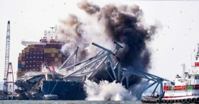 EUA demolem com explosivos parte da ponte que desabou em Baltimore; veja vídeos