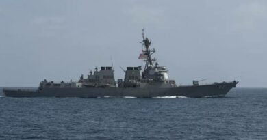 Navio de guerra dos EUA é alvo de ataque de mísseis Houthis no Mar Vermelho
