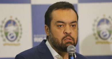 Relator vota para cassar mandado de  Cláudio Castro no RJ