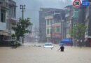 Graves inundações atingem cidades da China transbordam rios; água cobre tetos de carros