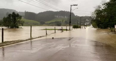 Enchentes atingem Santa Catarina transbordam rios e deixam moradores desabrigados
