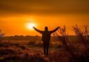Porque ao cansado, Deus da forca para lutar! ao abatido, Ele da ânimo para vencer! ao triste Ele da alegria de viver