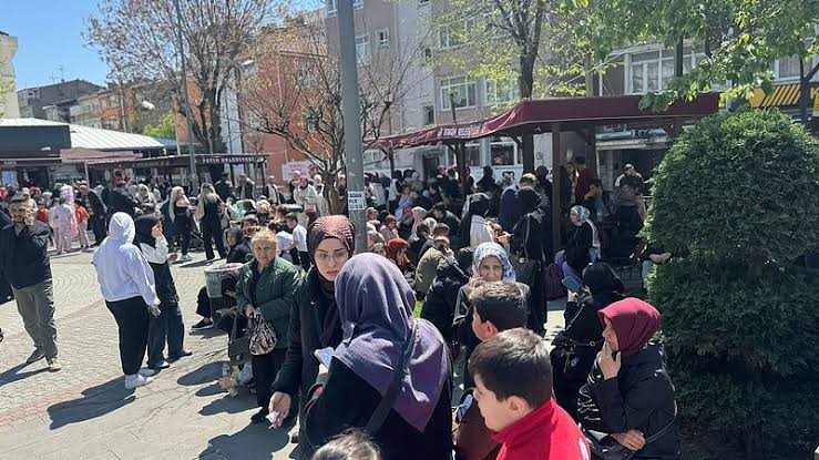 Série de terremotos abalam o Mar da Turquia, e ferem centenas de pessoas em Istambul; vídeos