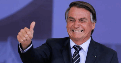 Bolsonaro sai da UTI, mas alta permanece incerta