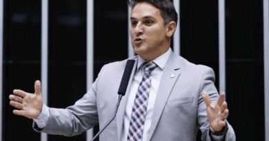 Oposição vai à PGR contra ministro Carlos Lupi por omissão do INSS