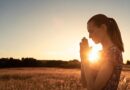 O Senhor, nosso Deus, está com vocês para lutar ao seu lado e salvá-los do inimigo.”