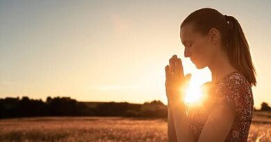 O Senhor, nosso Deus, está com vocês para lutar ao seu lado e salvá-los do inimigo.”