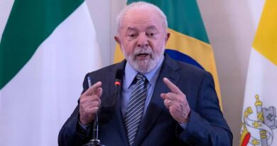 Em Paris, Lula parte para o ataque contra Bolsonaro e Trump e cobra da Câmara regulação das redes Em Paris, Lula parte para o ataque contra Bolsonaro e Trump e cobra da Câmara regulação das redes