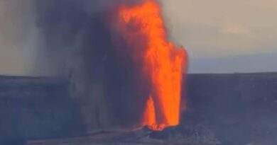 Vulcão Kilauea dispara impressionante lava para o céu em uma erupção intensa noHavaí; vídeos