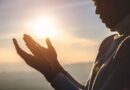 Aquieta o seu coração, quem escreve a tua história e decide o tempo certo para todas as coisas sou Eu, o seu Deus