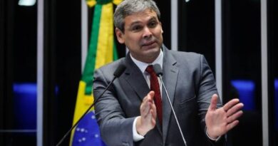 Líder do PT na Câmara alerta para possível prisão de Bolsonaro “a qualquer momento”