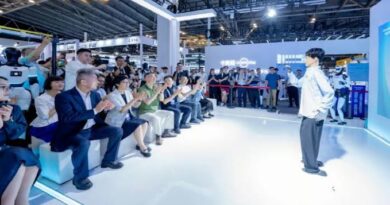 Robô humanoide faz seu primeiro dia de aula na universidade em Xangai na China