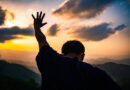 Mas, aquele que permanece em Deus, viverá toda uma eternidade com Ele