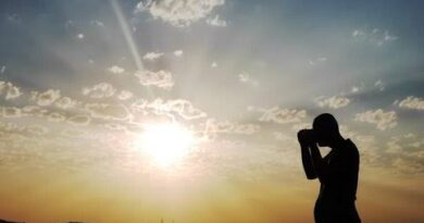 Espera em Deus e crê em que Ele vai fazer um milagre na tua vida! e crê somente! Seja fiel no pouco, e no muito eu te colocarei