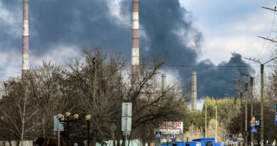 Ucrânia intensifica ofensiva a refinarias e russos enfrentam grave racionamento de combustível