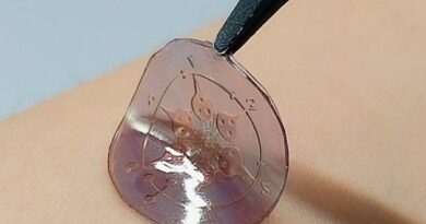 Cientistas criam adesivo inteligente que lê a saúde pelo suor, que dispensa exames de sangue
