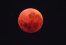 Cientistas descobrem origem da enigmática mancha vermelha lunar