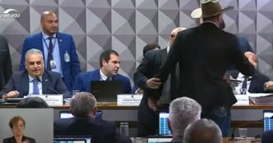 Tumulto e acusações marcam sessão da CPMI do INSS