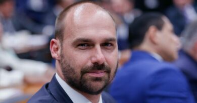 Não há escapatória”: Eduardo Bolsonaro rebate Gilmar Mendes sobre “Lei Anti-Embargo”