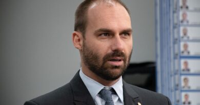 Eduardo Bolsonaro tem forte reação após Trump elogiar  Bolsonaro na frente de Lula