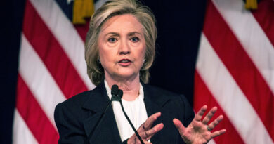Trump estaria planejando ataque militar contra Venezuela para a queda de Nicolás Maduro, diz Hillary Clinton