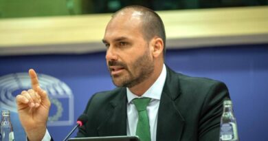 Conselho de Ética da Câmara livra Eduardo Bolsonaro da cassação e arquiva processo