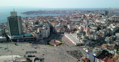 Terremoto sacode o mar da Turquia, balança prédios em Istambul e obriga  moradores a correrem para as ruas; veja vídeo